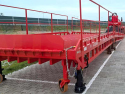 Bijzonder speciaal project van een laadbrug en platform voor zware machines